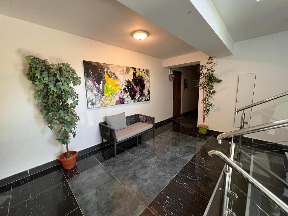 Terrace Apartments Otopeni ! Екстериор снимка